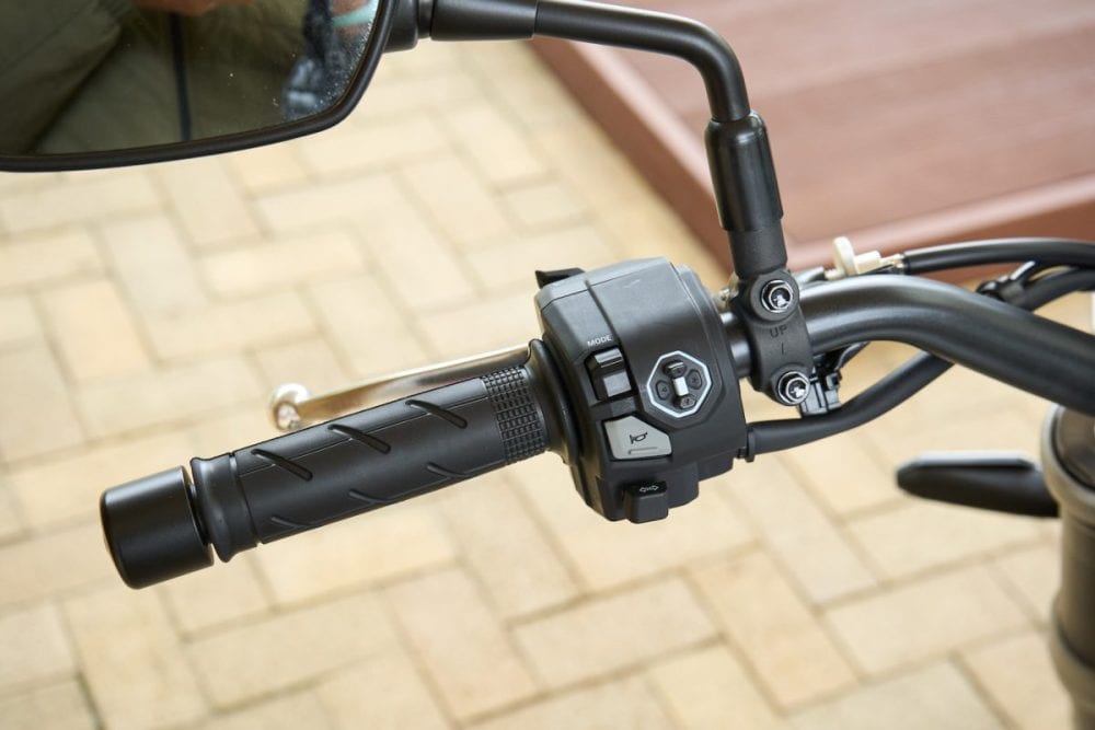 直感的な操作が可能な4wayセレクトスイッチ