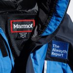 ボディ部裏にメッシュ、フードと袖裏にシルキーなタフタ生地を採用