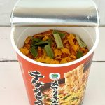ファミマル あさりとキムチ味チゲうどん／ファミリーマートのカップ麺売上を見てみると、「味仙台湾ラーメン」や「6種の野菜を使用 旨辛味噌」が上位に。このことから「旨辛＆野菜」をキーワードとしたカップ麺が人気です