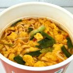 ファミマル あさりとキムチ味チゲうどん／スープのおいしさも相まって、あっという間に完食。しかもおにぎり系（米飯）とよく合うので、このカップ麺は購入金額の単価アップにも貢献しているように思えました