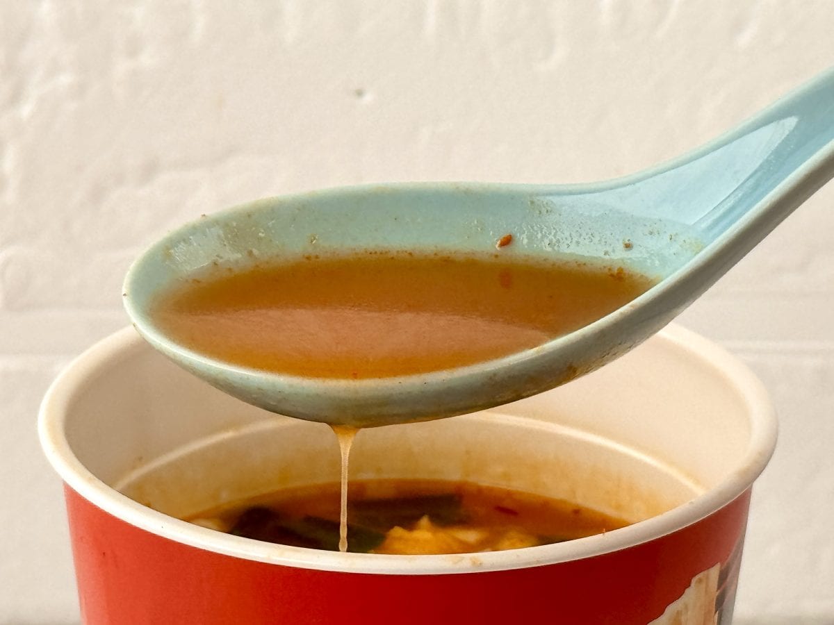 ファミマル
あさりとキムチ味チゲうどん/魚介と味噌そしてキムチからくる野菜の美味しさと、非常に豊かな旨みを多重層的に構築しているチゲスープとなっています