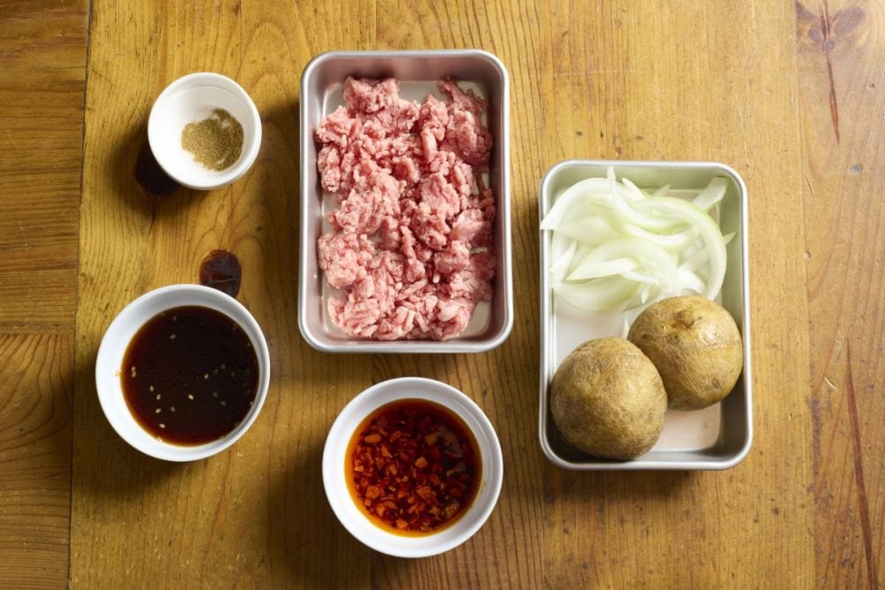 高円寺メタルめしの店主が作る蝶簡単激ウマレシピ「エレクトリカルシビカラ肉ジャガ」