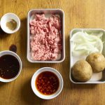 高円寺メタルめしの店主が作る蝶簡単激ウマレシピ「エレクトリカルシビカラ肉ジャガ」