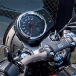 文字盤をリニューアルし、さらにメーターを縁取る装飾リングをメッキにして上質感を演出