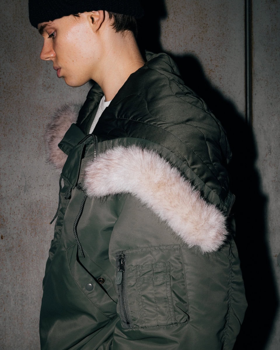 裏地にはブランドの象徴である“波キルト”パターンを採用