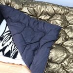 裏は黒になっている