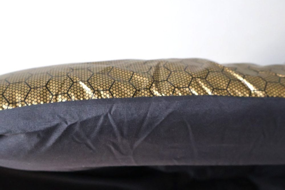 裏は黒になっている