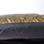 裏は黒になっている