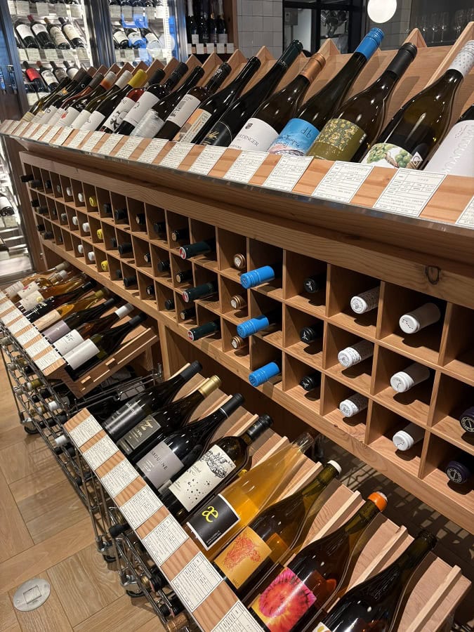 郷土を愛し、個性に富んだ作り手のワインがズラリ