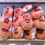 第1位　【話題】角上魚類“デカおにぎり”は450円で満腹必至!? 贅沢すぎる「銀鮭西京焼ほぐしおにぎり」を実食レポ