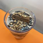 トッピングに使われているのは、なんとプチサイズの「キットカット」