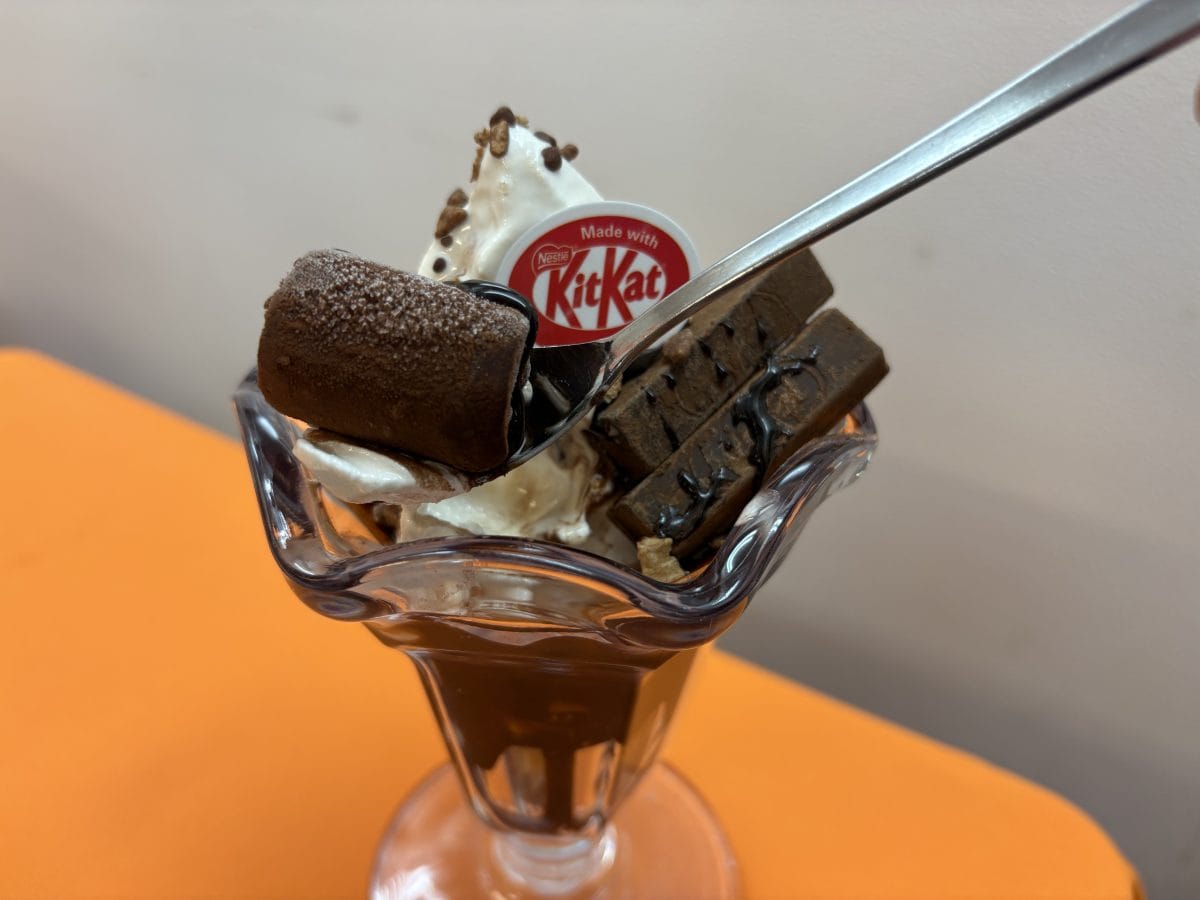 ホイップ、ソース、アイスに「キットカット」、同じチョコレートといっても、くちどけの仕方や、食感、濃厚さも様々なのが特徴的