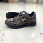 第3位 「ニューバランスの絶妙スニーカー」秋の足元を支える万能な一足、最新“2002R”をエディターが試し履きレビュー