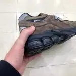 第3位 「ニューバランスの絶妙スニーカー」秋の足元を支える万能な一足、最新“2002R”をエディターが試し履きレビュー