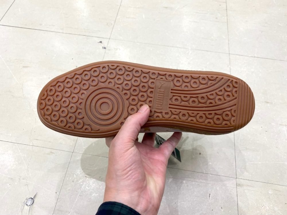 耐久性のあるモノマックスの靴底画像.