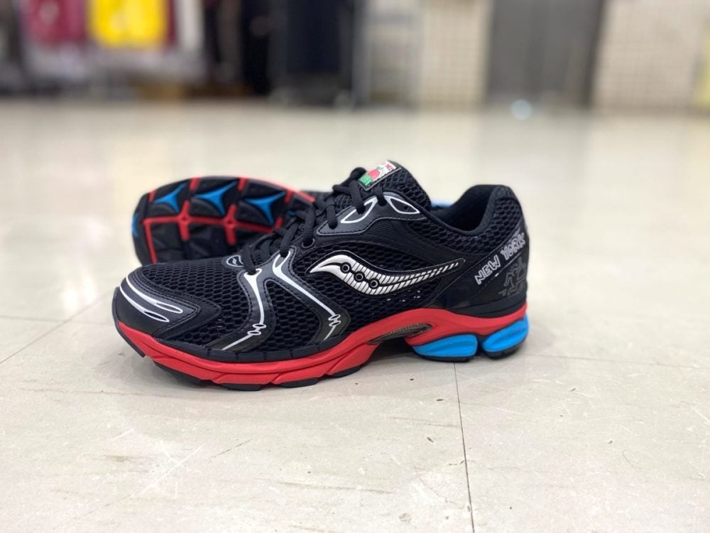 【話題沸騰】アートすぎる唯一無二のスニーカー！キース・ヘリング×サッカニー「ProGrid Triumph 4」をエディターが試し履きレビュー