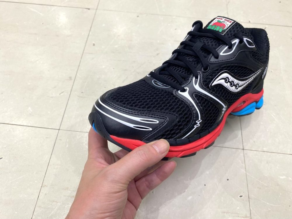 【話題沸騰】アートすぎる唯一無二のスニーカー！キース・ヘリング×サッカニー「ProGrid Triumph 4」をエディターが試し履きレビュー