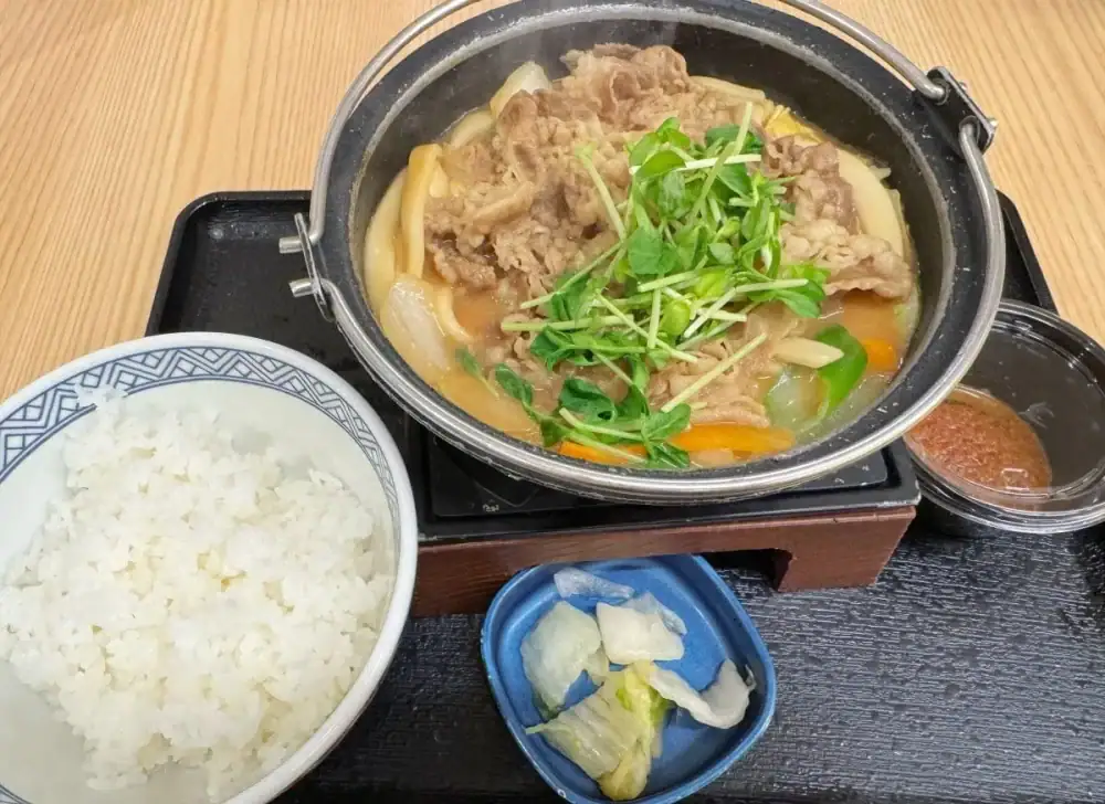 第3位　「白飯が消える反則級のウマさ」吉野家×ばり嗎初コラボ“濃厚とんこつ牛鍋”が最高に贅沢…悪魔の味変ダレもやばすぎ！実食レビュー