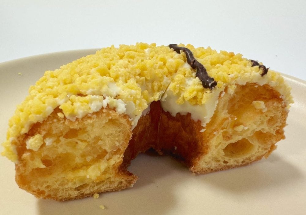 ピカチュウのやわらかな背中＆しっぽを表現した「ザクザク ピカチュウのしっぽドーナツ」