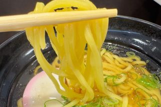 【物価高の救世主現る】ラーメン・うどんが“衝撃の90円”!? 魚べいの家計応援キャンペーンが激アツ！「最強のワンコインランチセット」を組んでみた