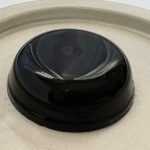 お皿にのせてみると、艶っぽい漆黒のゼリーが登場！