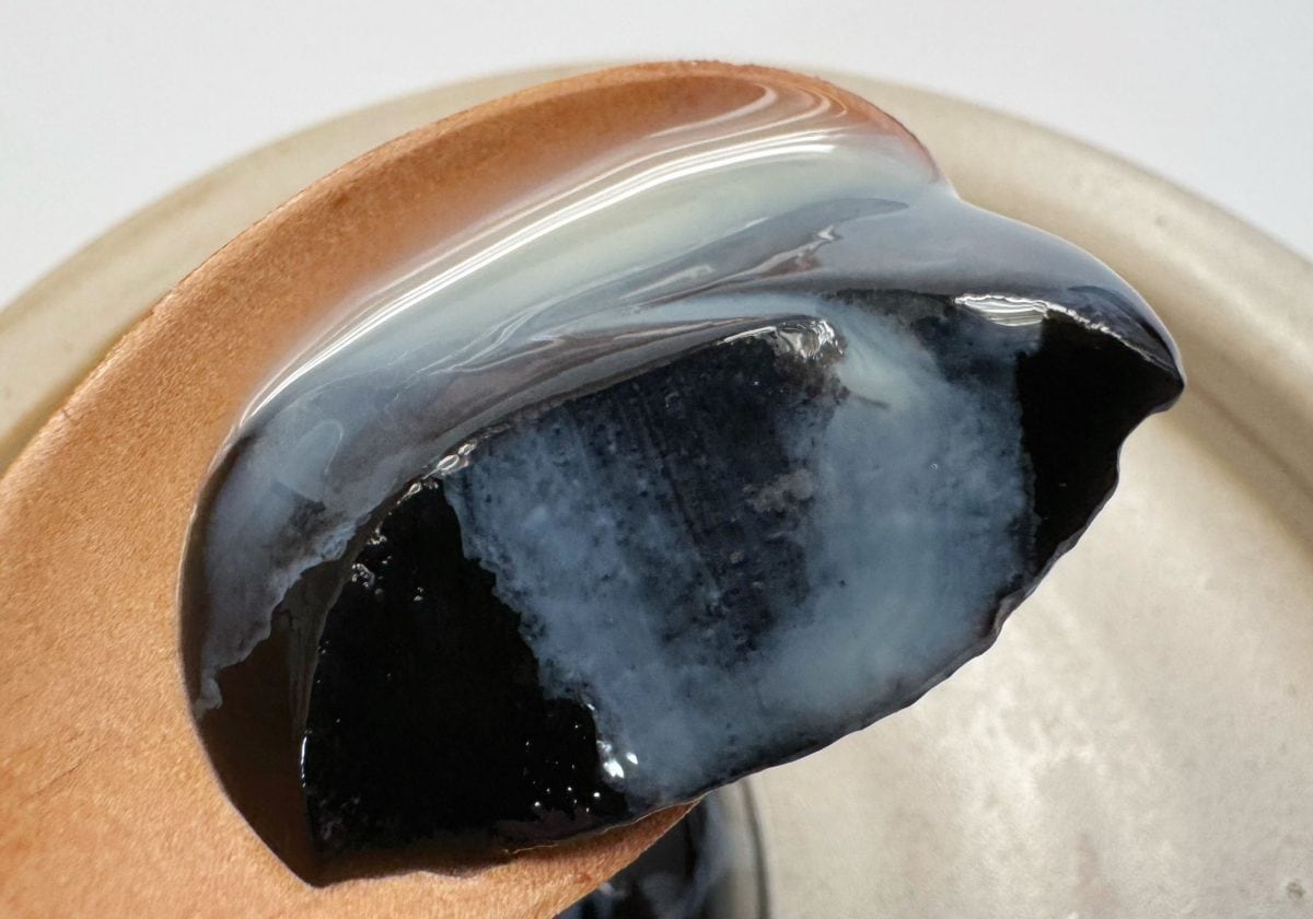 別添えの練乳を加えると、甘みと酸味が重なって少しリッチな味わいに変化！