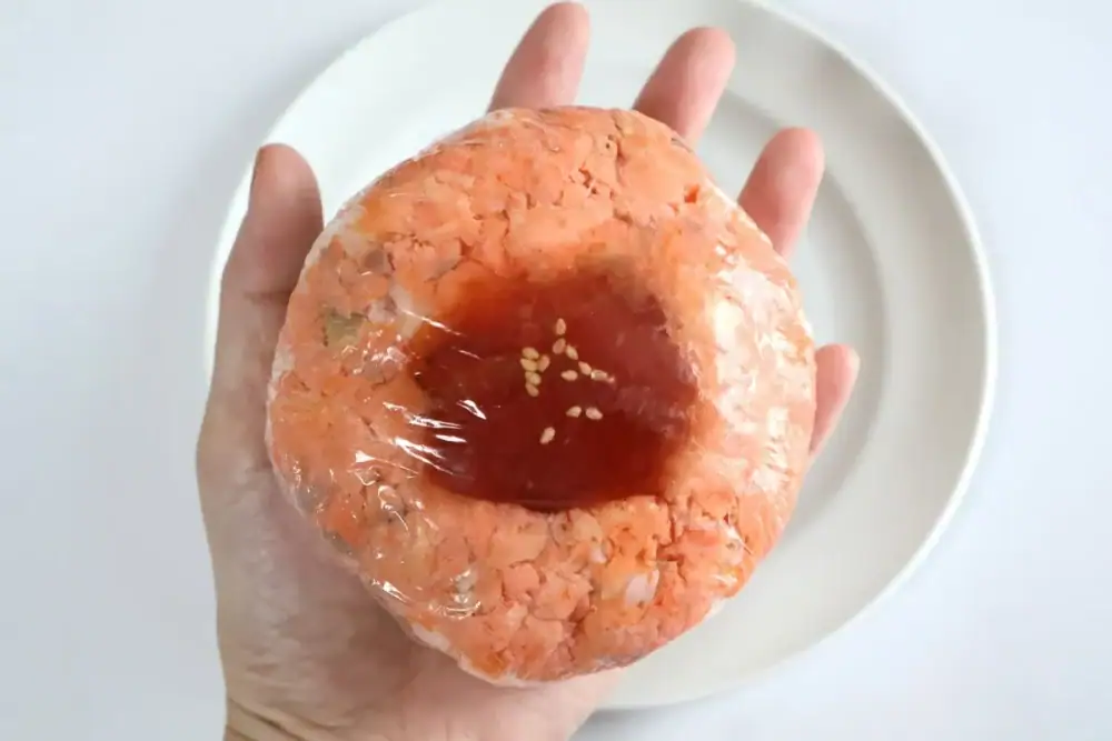 第1位　【話題】角上魚類“デカおにぎり”は450円で満腹必至!? 贅沢すぎる「銀鮭西京焼ほぐしおにぎり」を実食レポ