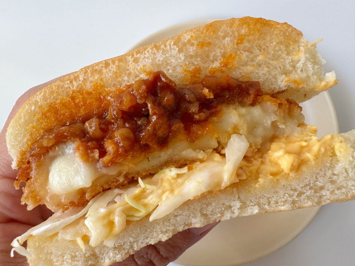 下部に挟まっているタマゴソースも相まって、全体的にホッとする優しい味わいに仕上がっていました