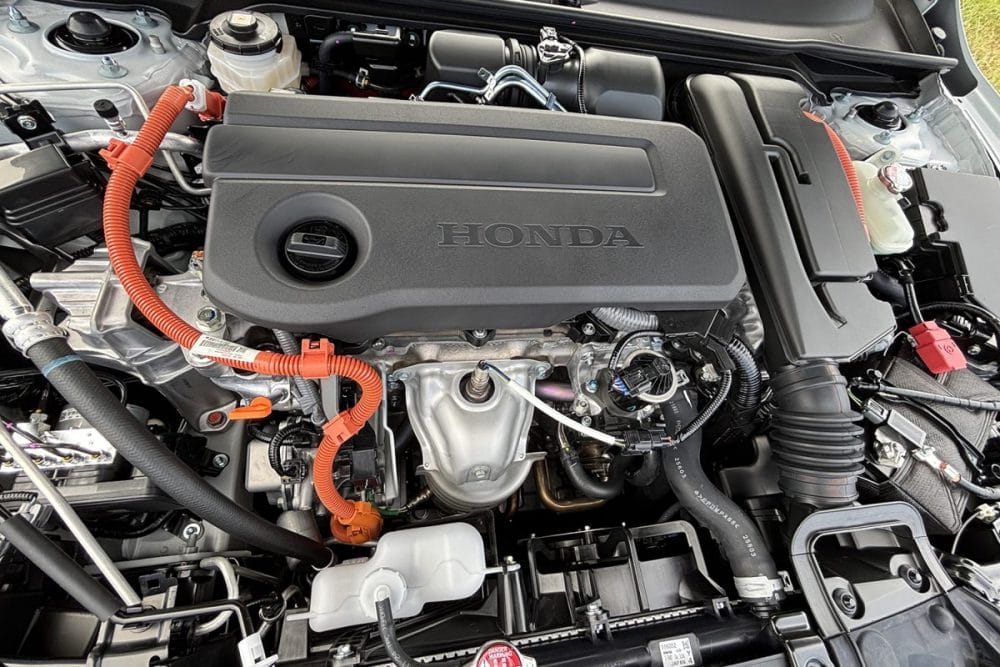 エンジン最高出力104kW、エンジン最大トルク182N・m、モーター最高出力135kW、モーター最大トルク315N・m