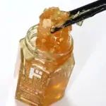 第3位 「ドンキのこれストック必須」ちょっとお高めだけど価値あるはちみつ、“蜂の巣入り&ミックスナッツ入り”でこの価格はさすが!