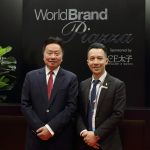 プリンス ジュエリー＆ウォッチのカスタマー・リレーション・スペシャリストである鄺志鋒（スティーブン・クウォン）さん（写真右）