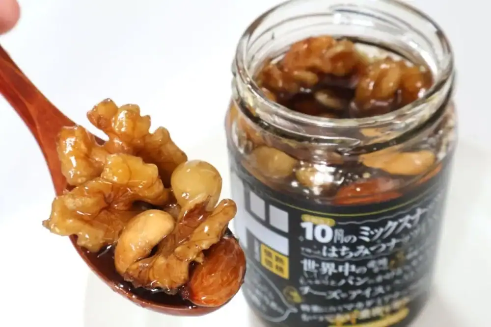 第3位　「ドンキのこれストック必須」ちょっとお高めだけど価値あるはちみつ、“蜂の巣入り＆ミックスナッツ入り”でこの価格はさすが！