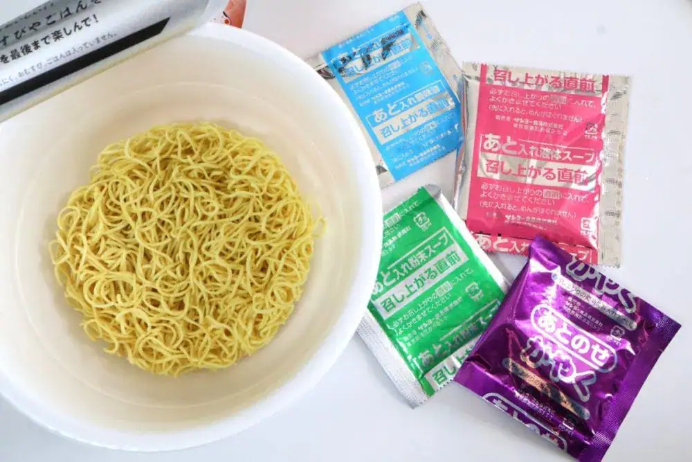 第2位　【豚骨再現の壁】なぜファンから評価された？福岡1位「ふくちゃんラーメン」のカップ麺化を成功させた開発秘話をファミマ担当に聞いた