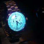 淡いライトブルーに輝くモデルも