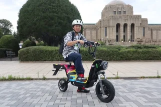 注目必至のe-bike“キックしない電動ボード”、ヤマハ「ワンランク上のミドルスクーター」ほか【乗り物の人気記事ランキングベスト3】（2024年10月版）