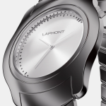 光の角度によって表情を変える有機的な造形