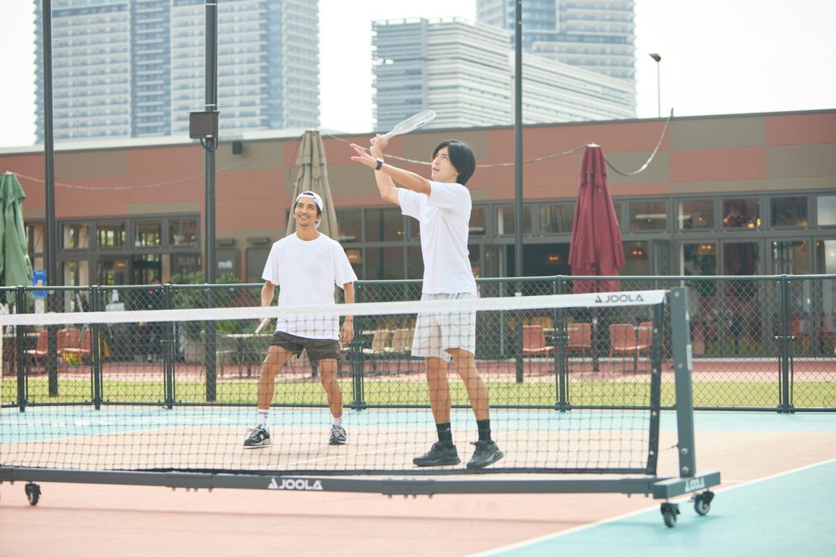 基本は・1対1(シングルス)または2対2(ダブルス)で対戦