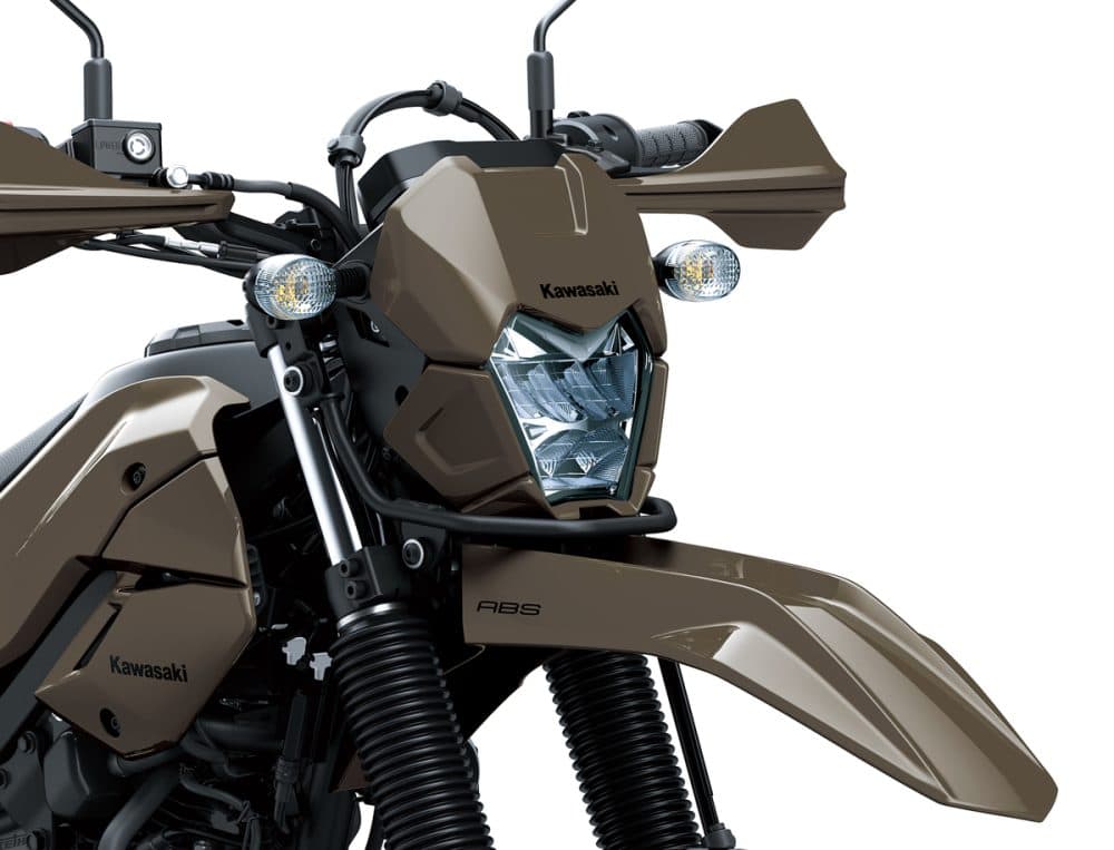 「KLX230 DF」はタフさと洗練さを両立したスタイリングを実現