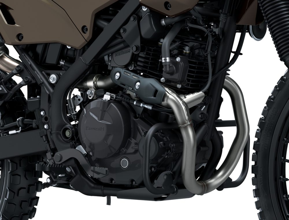 「KLX230 DF」は単気筒エンジンとコンパクトなフレームがもたらす軽快な走り