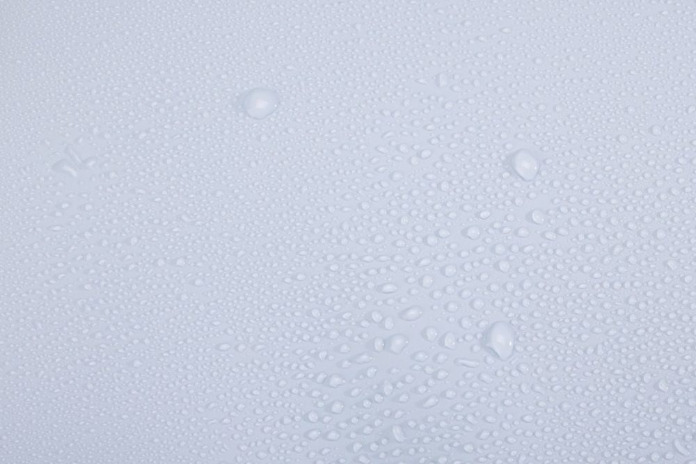 本体には100％リサイクル900Dポリエステルを採用し、耐久はっ水加工が施されている