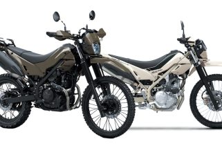 【カワサキの新型バイク】アウトドアギアを思わせるデザインもいい!足つき性を向上の「KLX230 SHERPA S」と無骨な「KLX230 DF」が新登場