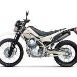 「KLX230 SHERPA S」はシート高が825mmなので足つき性がよい高いマルチパーパスモデル