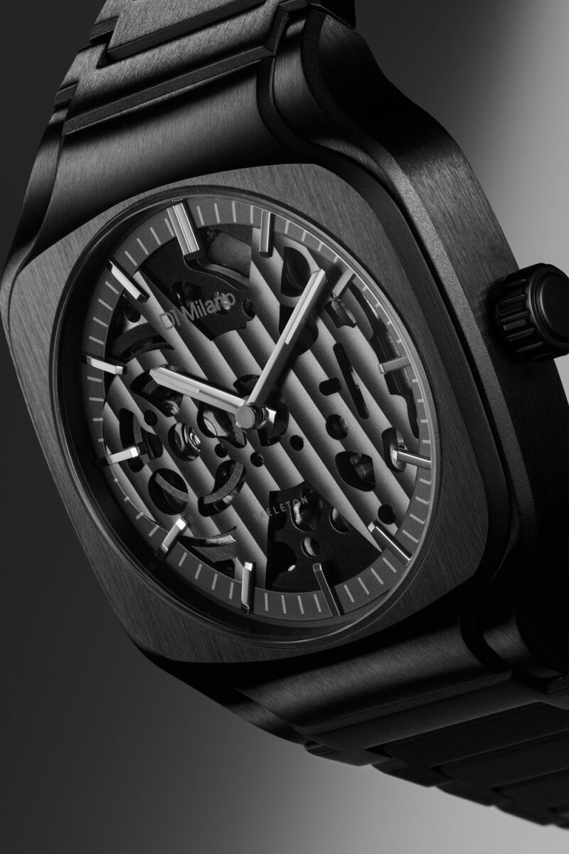 統一されたマットブラックの質感が構造的な美しさを際立たせる