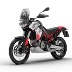 ヘッドランプクラスター周りの下側リップや両端の張り出しのないより滑らかで機能的なデザインに変更