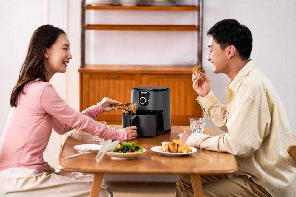 【ニンジャの卓上調理器】日本初上陸のエアフライヤーはスペパ抜群！ダイヤルをクルッと回せばカリッとジューシー！