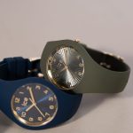 ケースとベルトが一体化したマットシリコンのボディは、柔らかく肌に馴染み、見た目以上に軽い着け心地