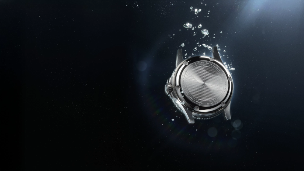 裏ぶたはスクリューバック仕様