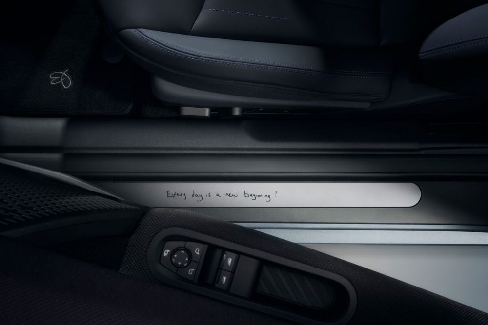 ポール•スミス氏のモットーである「Every day is a new beginning（毎日が新しい始まり）」が刻印されている