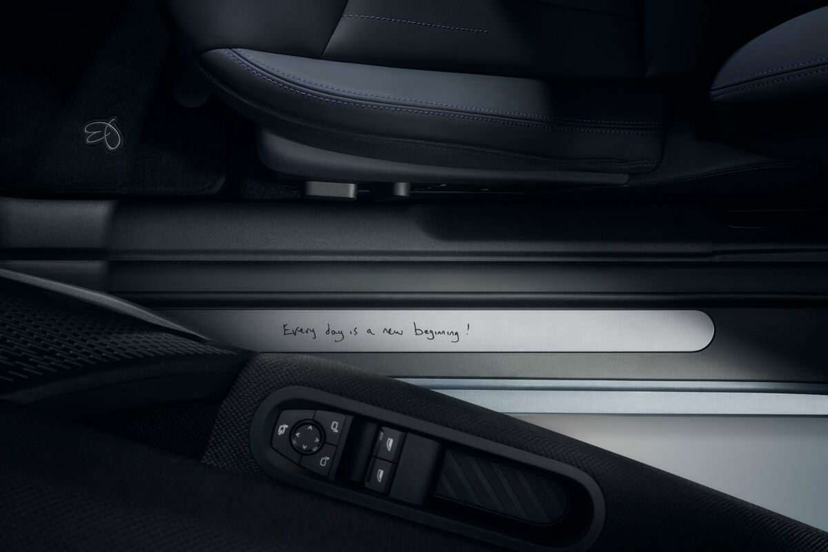 ポール•スミス氏のモットーである「Every day is a new beginning（毎日が新しい始まり）」が刻印されている