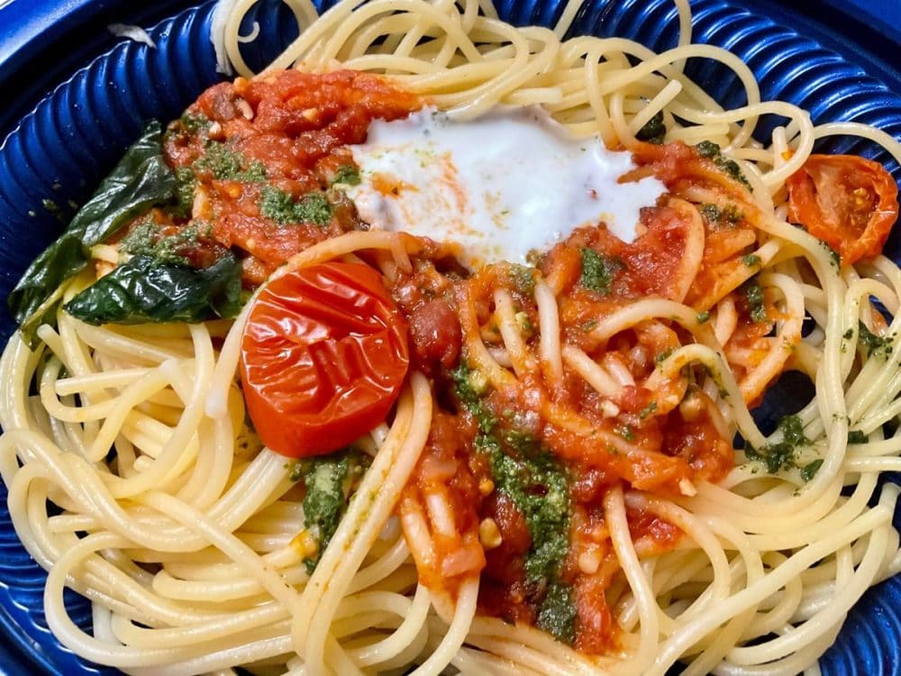 成城石井自家製 イタリア産リコッタチーズとバジルのトマトソースパスタ